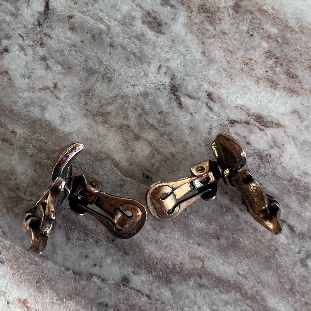 Vintage Clip on Leaf Earrings, Antique Brass Toned - Picture 4 of 8